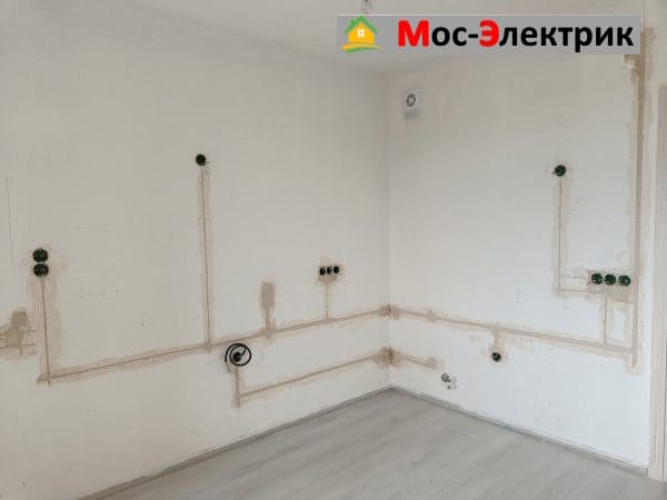 Кухня: перенос и добавление розеток по прайсу (пример работ) Перенос розеток на кухне в Королеве: пример выполненных работ